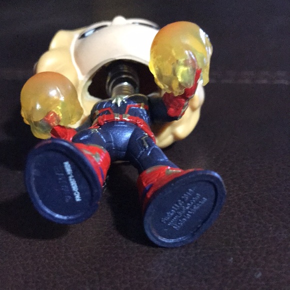 Marvel Avengers Captain Marvel - Picture 2 of 3